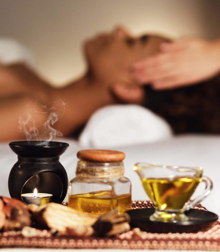 Aromatherapie mit Ölen und Rauch Borromäus Apotheke